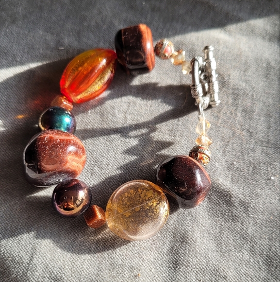 2/ $12 Chunky artisan made glass bracelet with ornate silvertone toggle - Picture 1 of 3